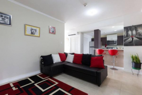 Отель The Brompton's Luxury Apartment  Кингстон